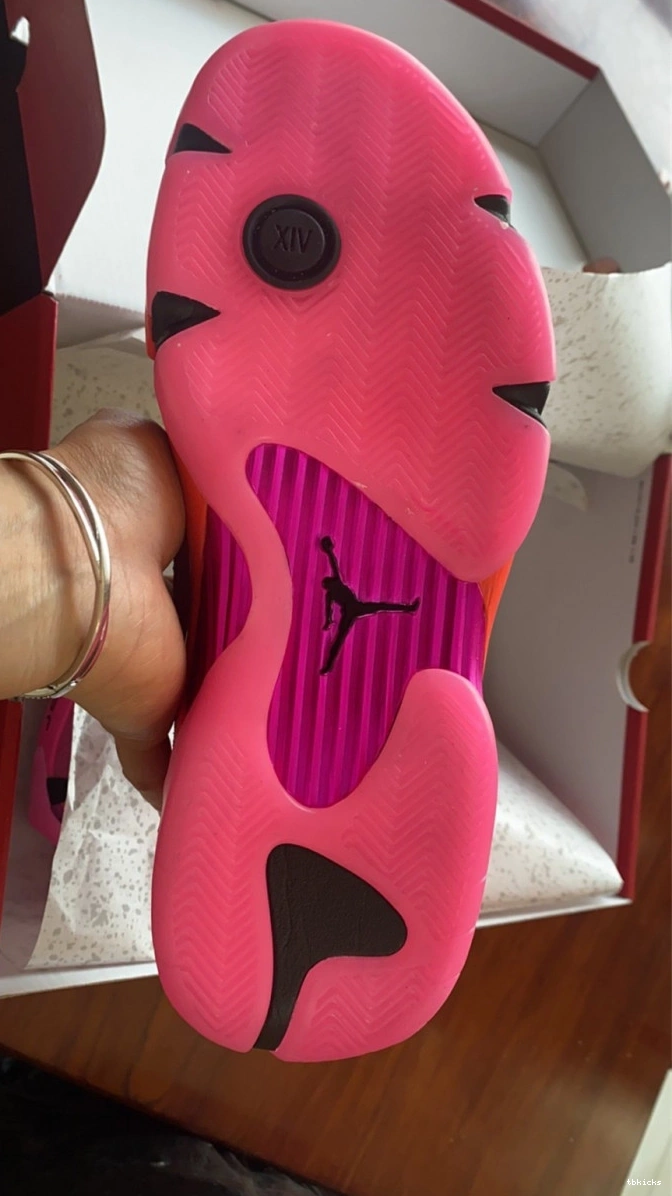 Reps TB (W) Retro Shocking 14 Low Pink Jordan DH4121-600 0731
